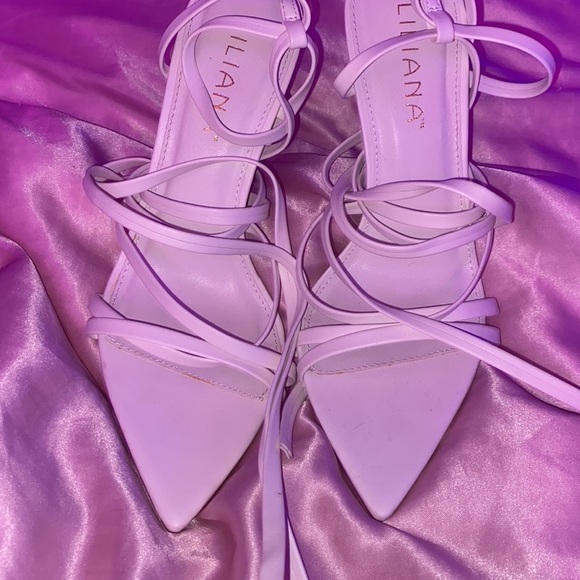 Size 8 women’s white strappy tie up heel - Picture 2 of 3